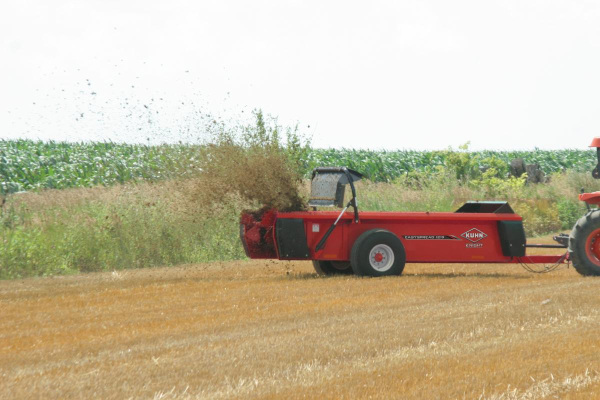 Kuhn | Rear-Discharge Spreaders | 1200 Series for sale at Kunau Implement, Iowa