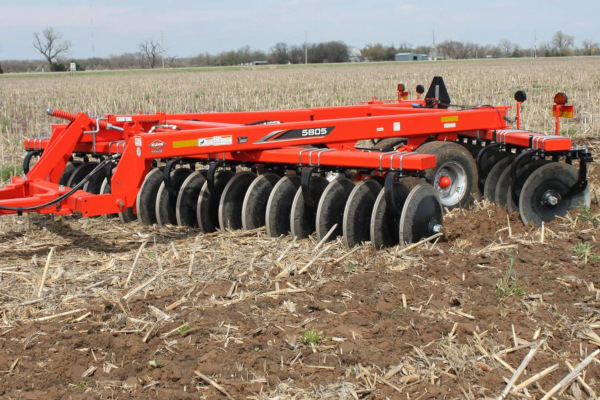 Kuhn | Offset | 5805 Offset for sale at Kunau Implement, Iowa